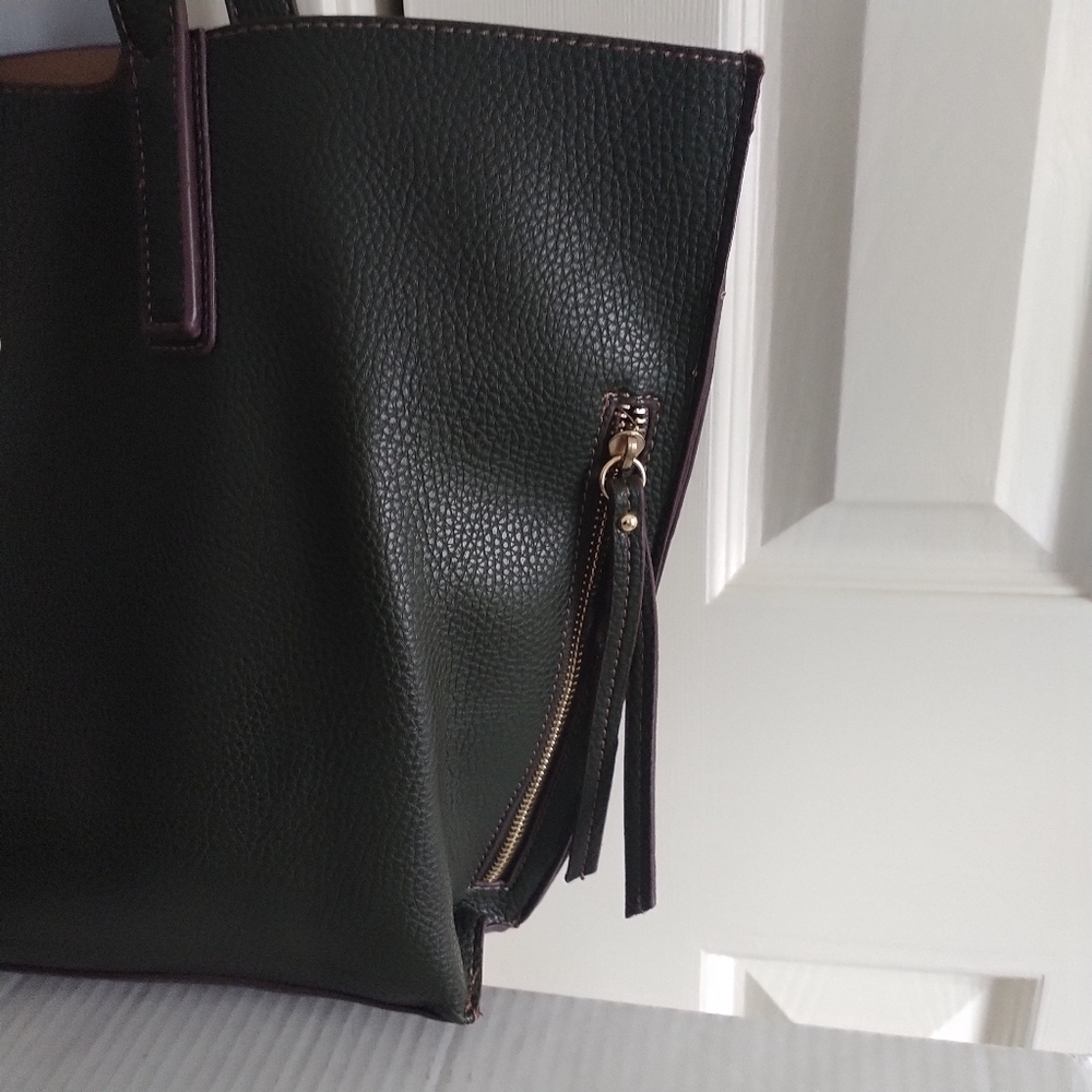 Travanti Pebble Faux Leather Olive Green Tote large with Pouch - Picture 7 of 10